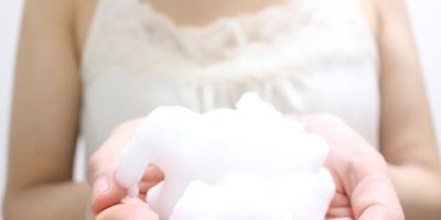 ベビーパウダーでスクラブ洗顔? 本当に美肌効果はあるの?