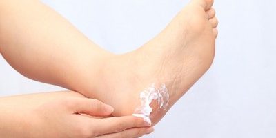 かかとのひび割れをおこす原因別にしっかりと対策を行ってすべすべかかとを手に入れる!