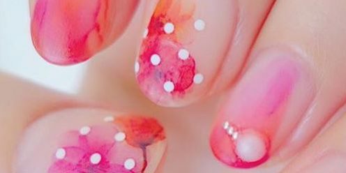 ちゅるんとした透け感が気分♡セルフでもできるシロップネイル