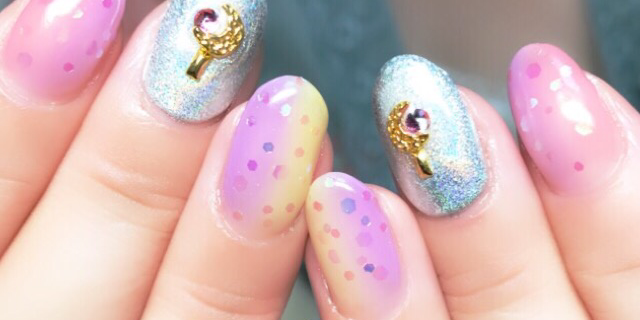 ミラーネイルが進化した!人気沸騰中の「ユニコーンネイル」ってなに?