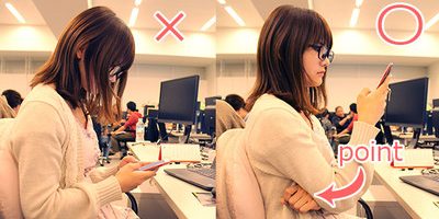 二重あごの予防にも? スマホを見る正しい姿勢を身に着けよう