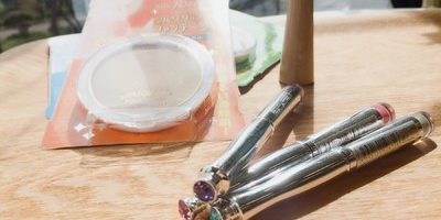 口コミサイトで話題のダイソーコスメ メイクに使えるか試してみた