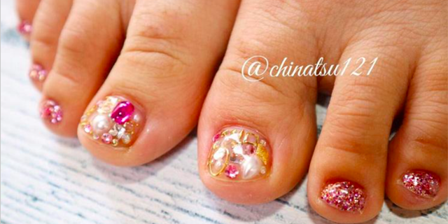 足先も抜かりなく!サンダルに映えるフットネイル10選