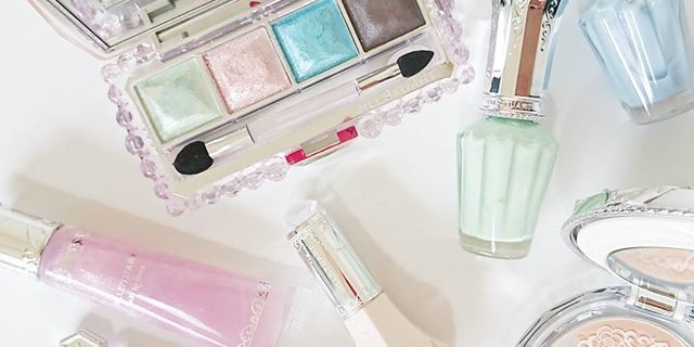 たまには冒険してみない?トレンドの「ビジョナリーミント」を使って夏メイク♡