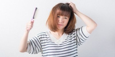 なぜ髪がうねるの? 梅雨のヘアスタイルをコントロールしやすくする方法
