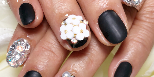 もっと自由自在に指先にオシャレを♪甘辛MIXネイル特集