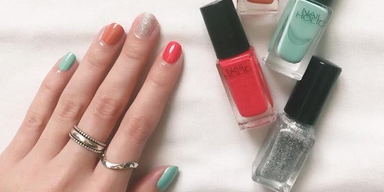 一度塗ったネイルどれぐらいで変える?爪を傷めない楽しみ方は?