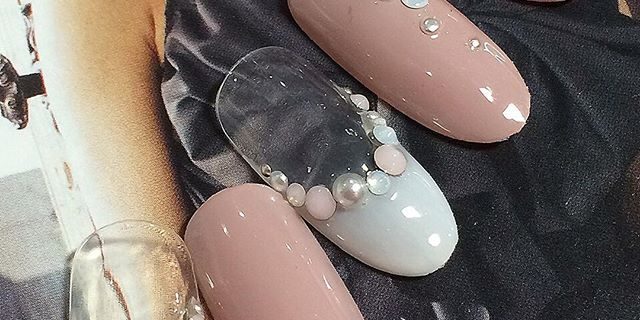 上品に振る舞ういい女♡40代からのシーン別オトナネイル特集