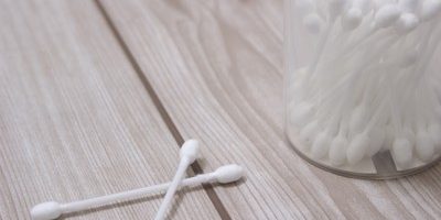 綿棒を使った毛穴ケアは効果的? より安全に取り入れるための注意点