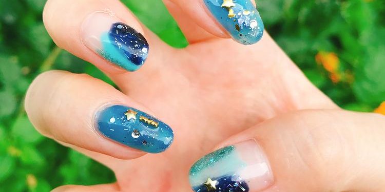 夏も寒色系カラーで涼やかなネイルデザインを♡