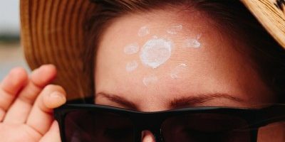 日焼け止めは混ぜて使っても良い? 効果はどうなるの?