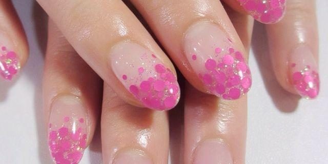 爪先から季節を楽しもう!ホログラムを使った夏にオススメの透け感ネイル