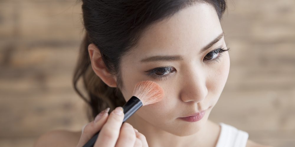 夏の不快感…オイリー肌さんのテカリ予防法まとめました!【メイク編】