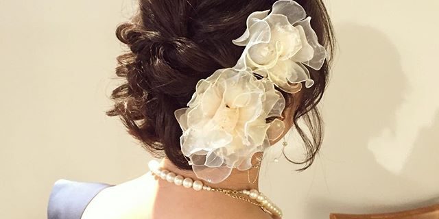 結婚式のお呼ばれに最適なヘアアレンジは?セミフォーマルドレスと合わせて紹介♡