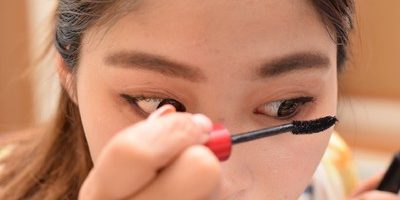 カラーマスカラでいつもと違うおしゃれアレンジ。上手に使う方法は?