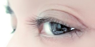 “冬にオススメ”スタイリッシュなスモーキーアイを作るアジア人向けのメイク方法