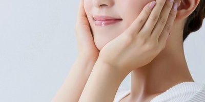 お泊まりでもすっぴんは嫌!ちょこっとメイクで美しく見せる方法