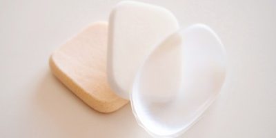 今更聞けないメイク道具の使い方〜シリコンパフはどう使う?選び方は?〜