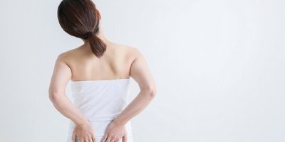 続く腰痛は内転筋群の衰えが原因⁉ 簡単なエクササイズで腰の痛みを改善