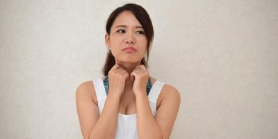 気になる二重あごの原因とは?今日からできる解消方法をご紹介します!