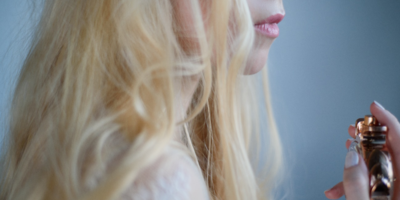 「今更聞くのは何だか恥ずかしい・・・」大人の香水の選び方をお伝えします!