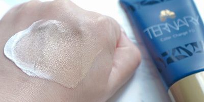 革命的! 自分の肌色に変化する不思議なファンデーションTERNARY