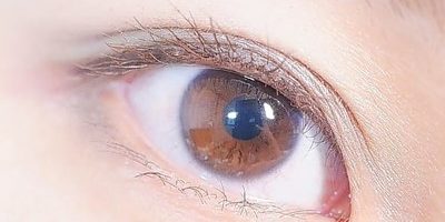 くすみカラーで色っぽく♡ほんのりグリーンを効かせた、大人夏メイク