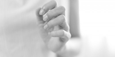 ボロボロの指先を健やかに美しく! 人気の爪用美容液4選